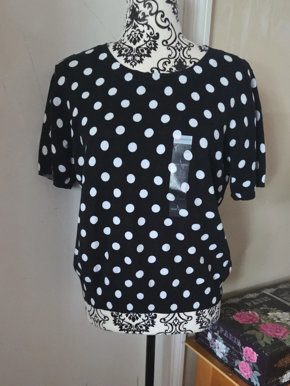Liz Claiborne Black Short Sleeve Top with White Polka Dots